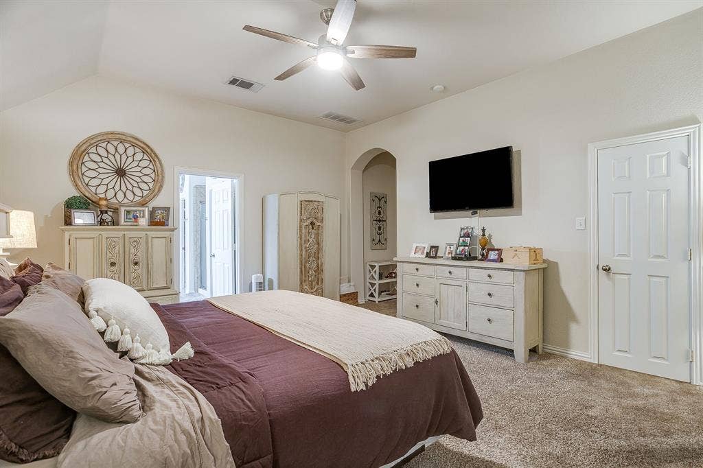 1316 Meadowlakes, Azle, TX 76020 Large master suite.