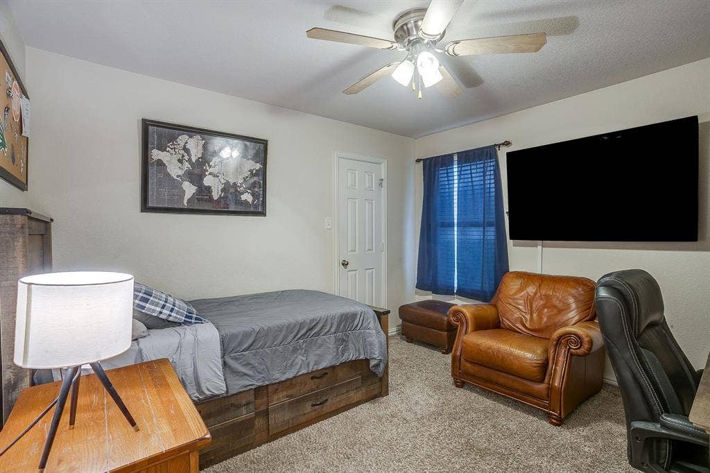 1316 Meadowlakes, Azle, TX 76020 4 bedrooms.