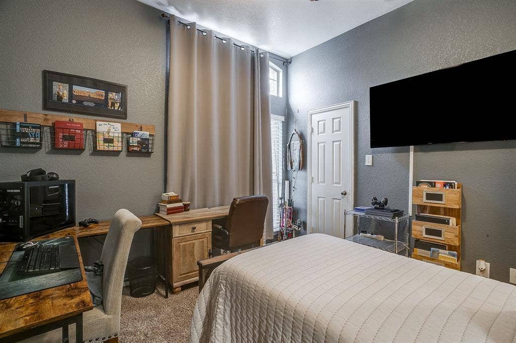 1316 Meadowlakes, Azle, TX 76020 Great closet space throughout.
