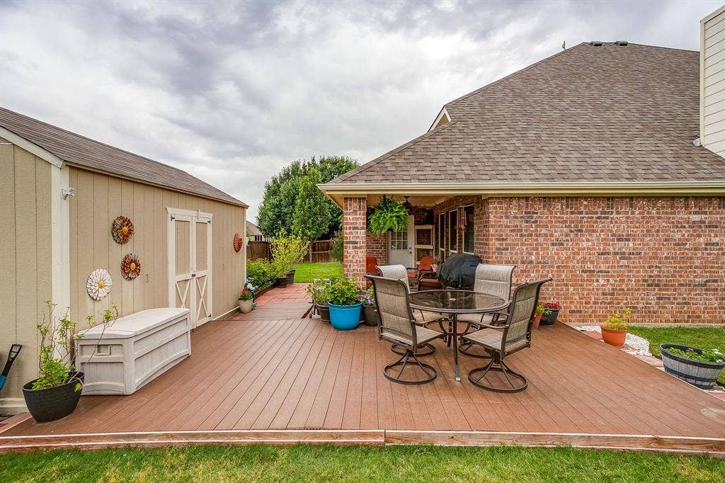 1316 Meadowlakes, Azle, TX 76020 Large deck.