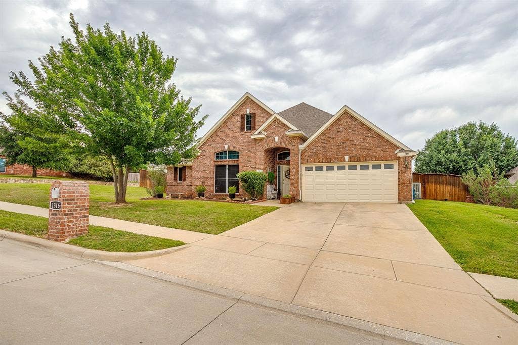 1316 Meadowlakes, Azle, TX 76020 Oversized corner lot and 2 car garage.