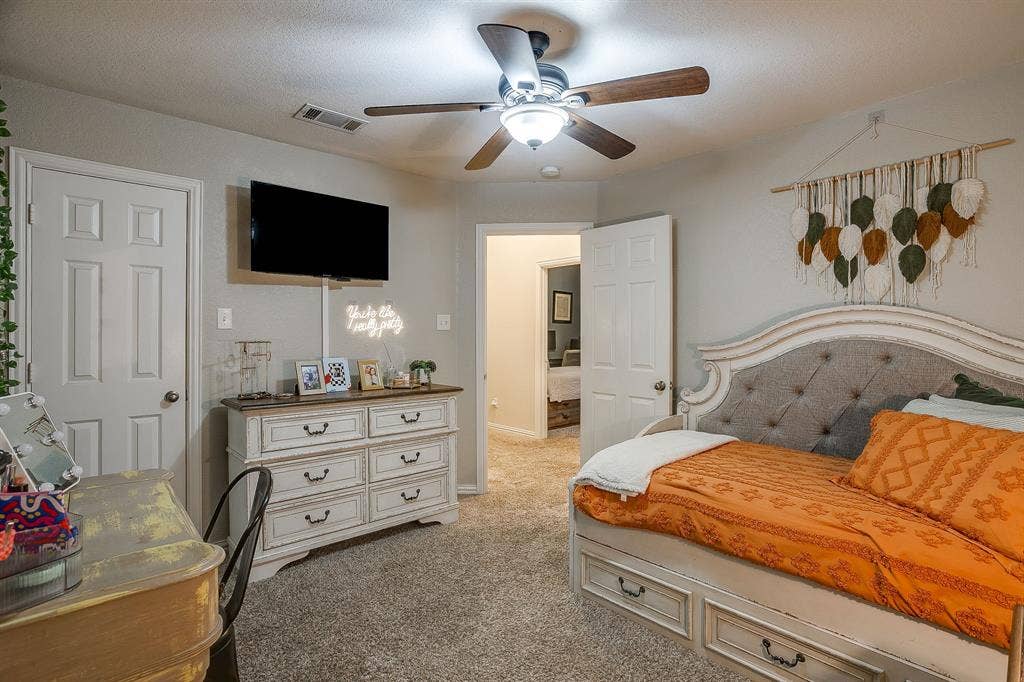 1316 Meadowlakes, Azle, TX 76020 Ceiling fans.