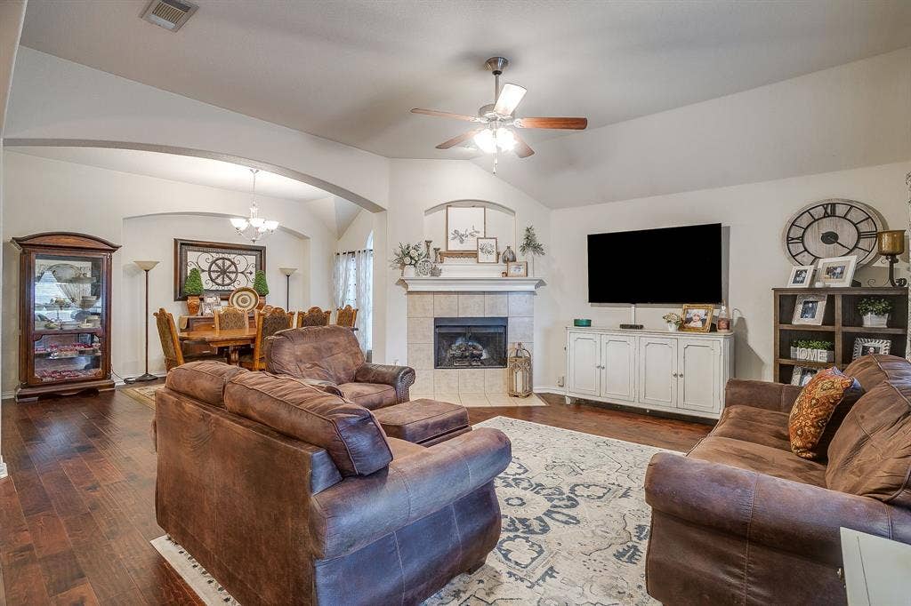 1316 Meadowlakes, Azle, TX 76020 Open to kitchen, breakfast area, and dining room.