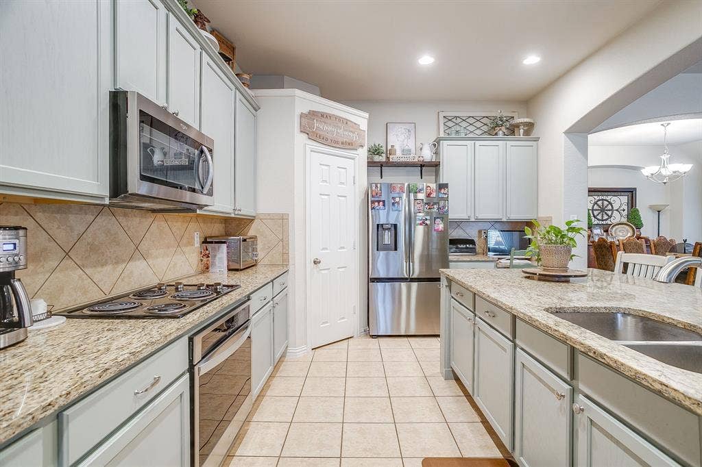 1316 Meadowlakes, Azle, TX 76020 Microwave, and electric cooktop.