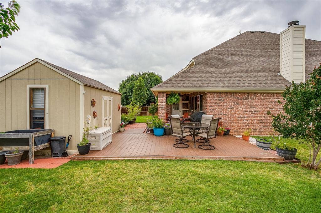 1316 Meadowlakes, Azle, TX 76020 Room for the barbecue pit and more.