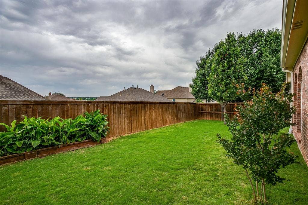 1316 Meadowlakes, Azle, TX 76020 Beautiful canna's in privacy fenced backyard.