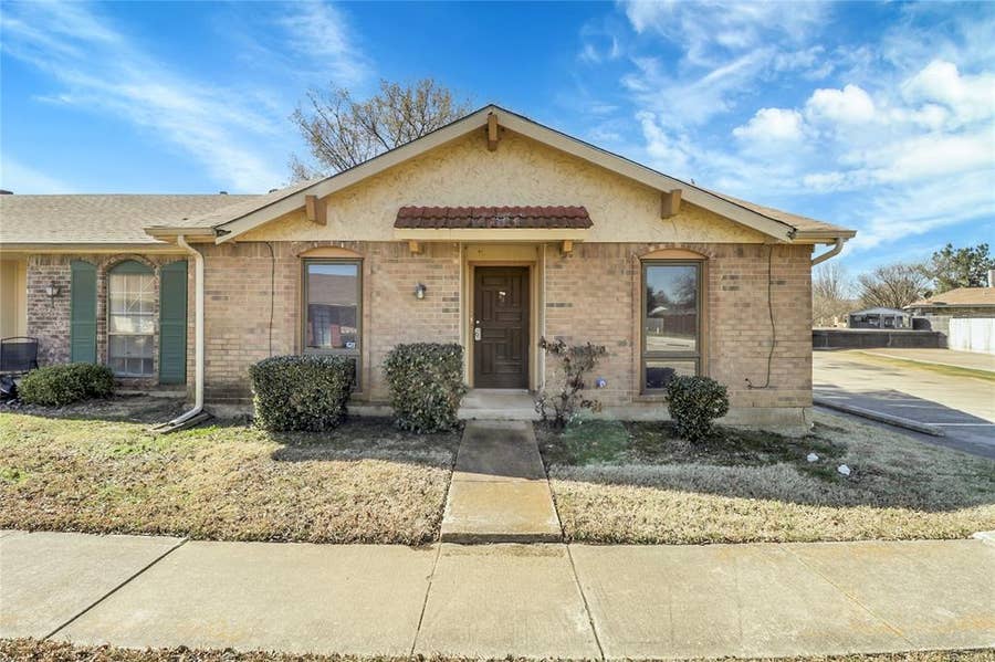 Property photo for 44 E Mountain Creek Drive, Grand Prairie, TX