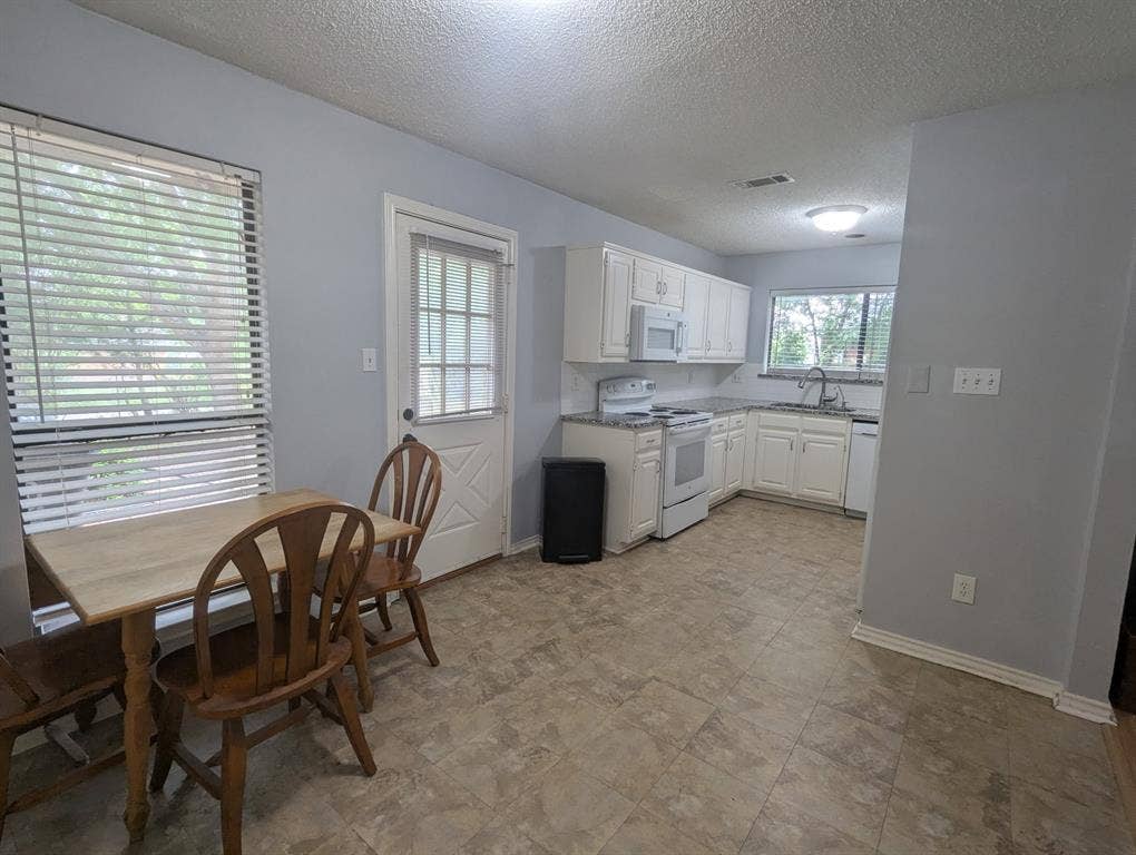 3818 Missouri Street, Sachse, TX 75048 3818 Missouri Street, Sachse, TX 75048