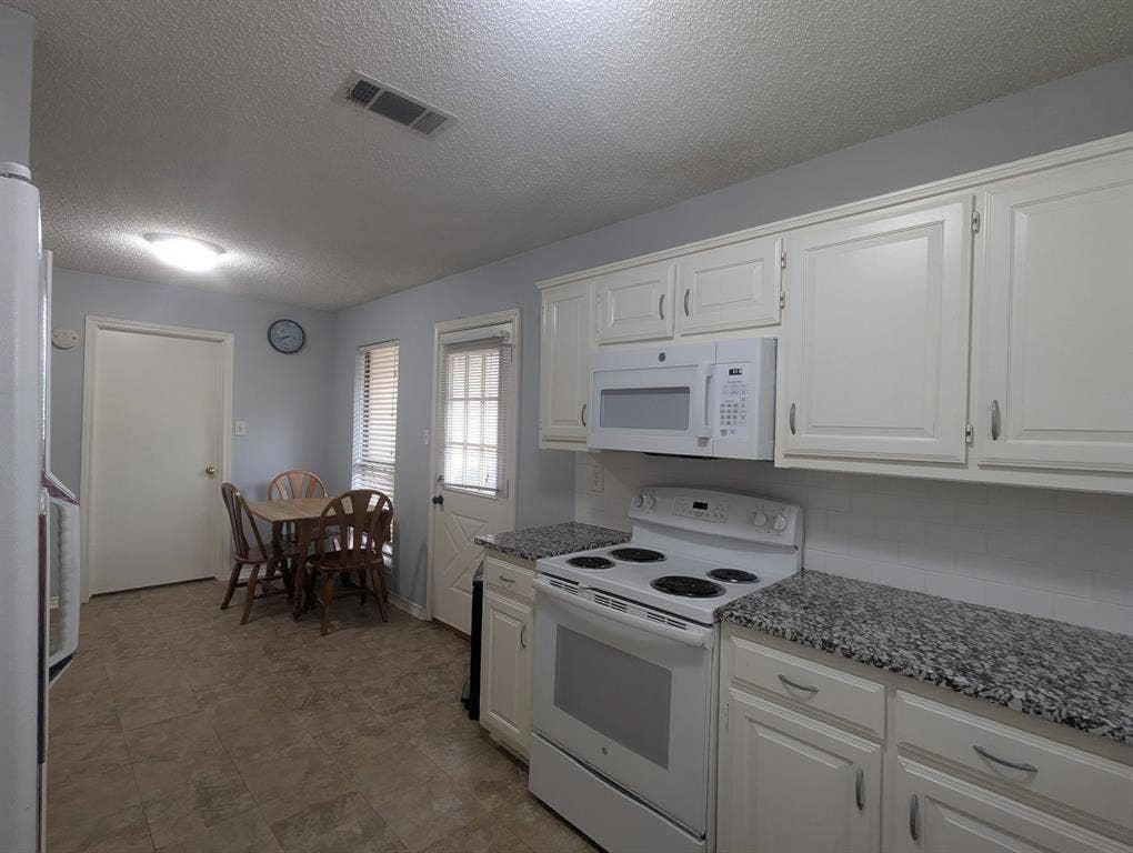3818 Missouri Street, Sachse, TX 75048 3818 Missouri Street, Sachse, TX 75048
