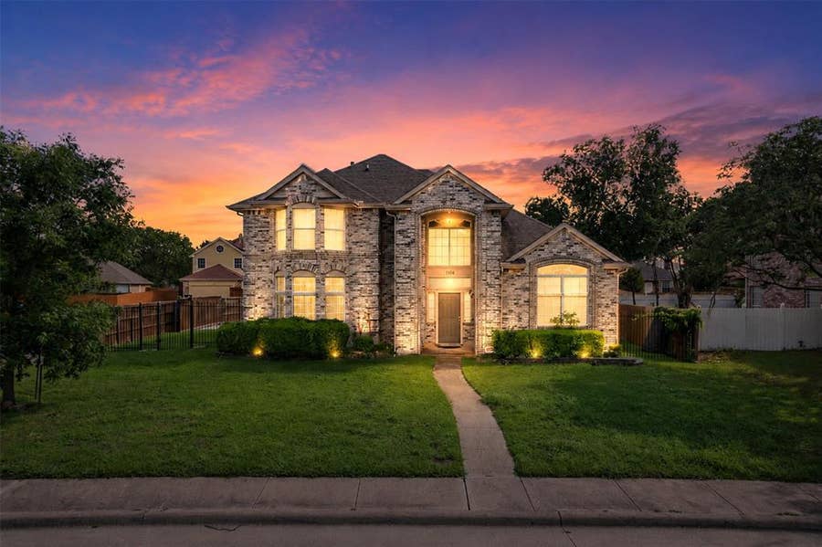 Property photo for 1128 Kensington Drive, DeSoto, TX