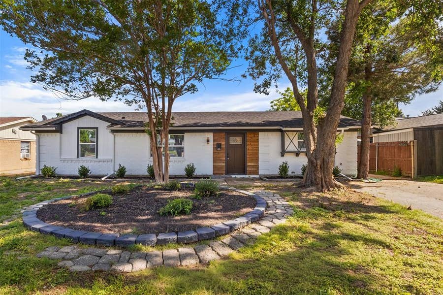 Property photo for 3022 Valwood Parkway, Farmers Branch, TX