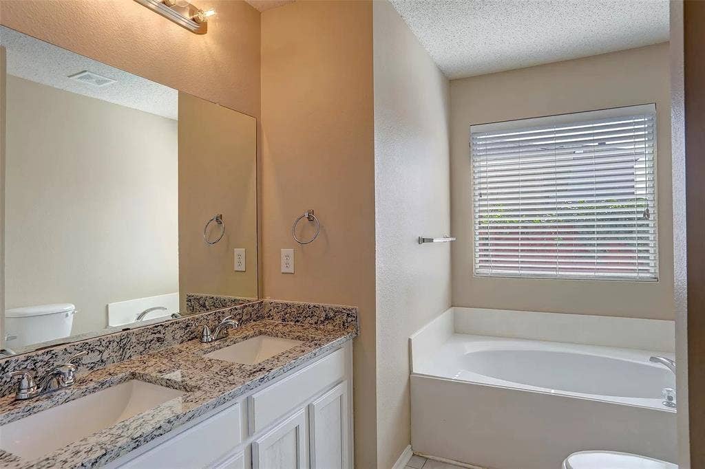 9929 George Washington Drive, McKinney, TX 75072 9929 George Washington Drive, McKinney, TX 75072