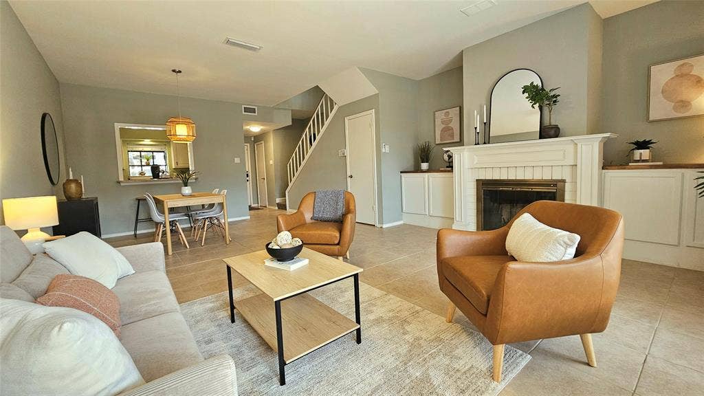 5859 Frankford Road, #603, Dallas, TX 75252 Light & Bright Living area