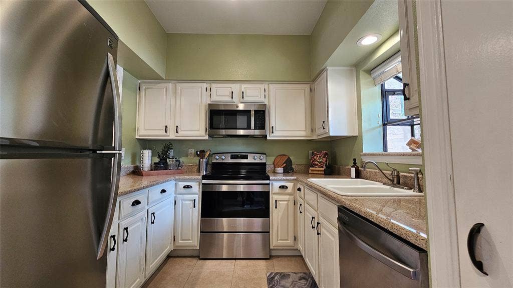 5859 Frankford Road, #603, Dallas, TX 75252 Kitchen with granite countertops and stainless appliances