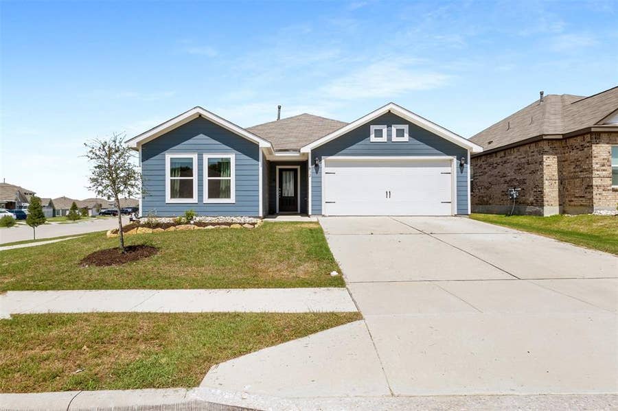 Property photo for 932 American Flyer Boulevard, Fort Worth, TX