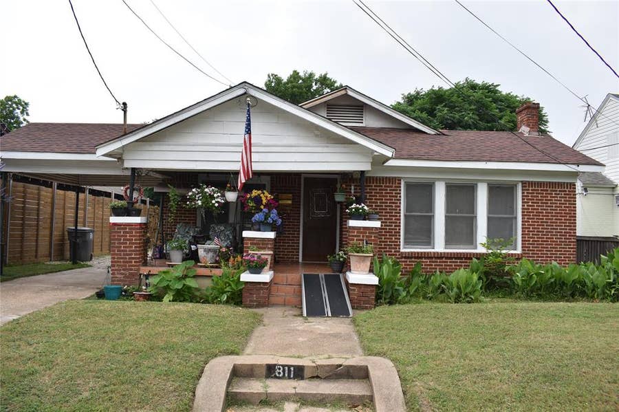 Property photo for 811 Buckalew Street, Dallas, TX