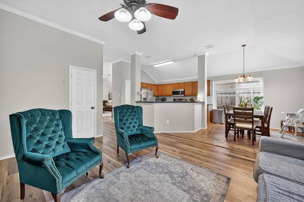 3208 Cliff Oaks Drive, Corinth, TX 76210