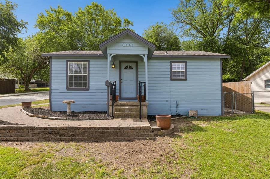 Property photo for 1516 Baxley Street, Carrollton, TX