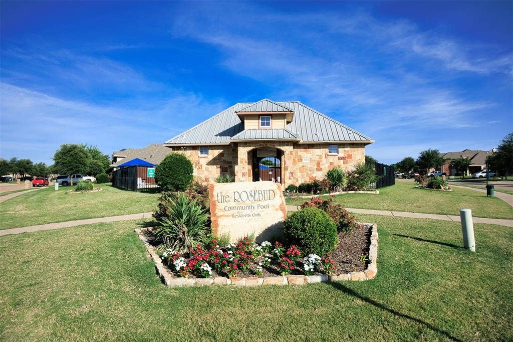 5209 Medallion Court, Midlothian, TX 76065 Community Pool area.