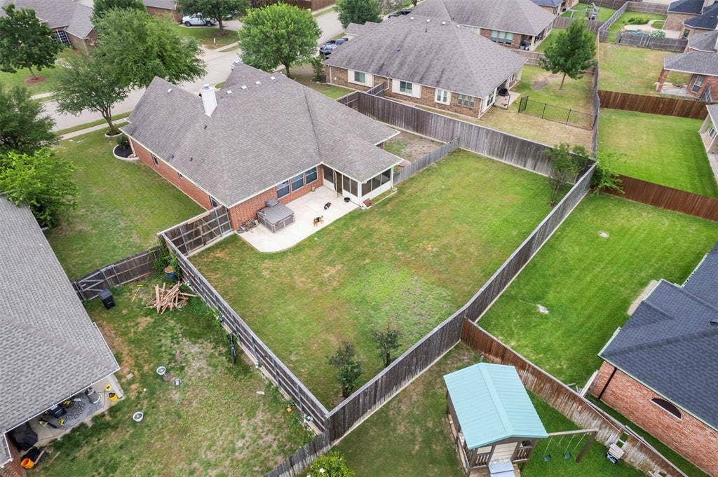 5209 Medallion Court, Midlothian, TX 76065 Spacious lot located in a quiet cul-de-sac!