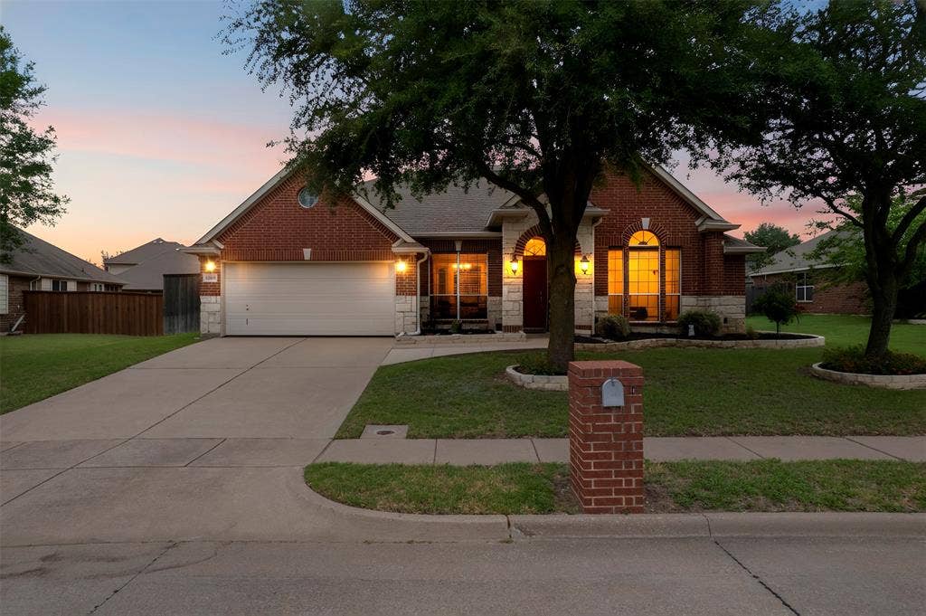 5209 Medallion Court, Midlothian, TX 76065 Welcome to 5209 Medallion Court!