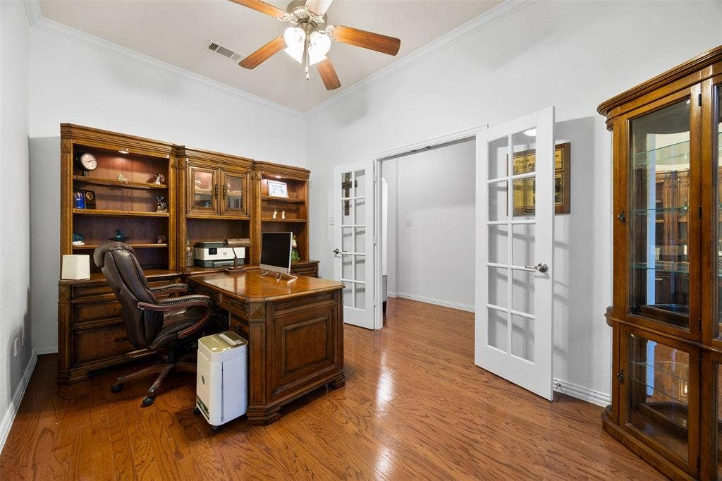 5209 Medallion Court, Midlothian, TX 76065 Dedicated office space right off entry way.