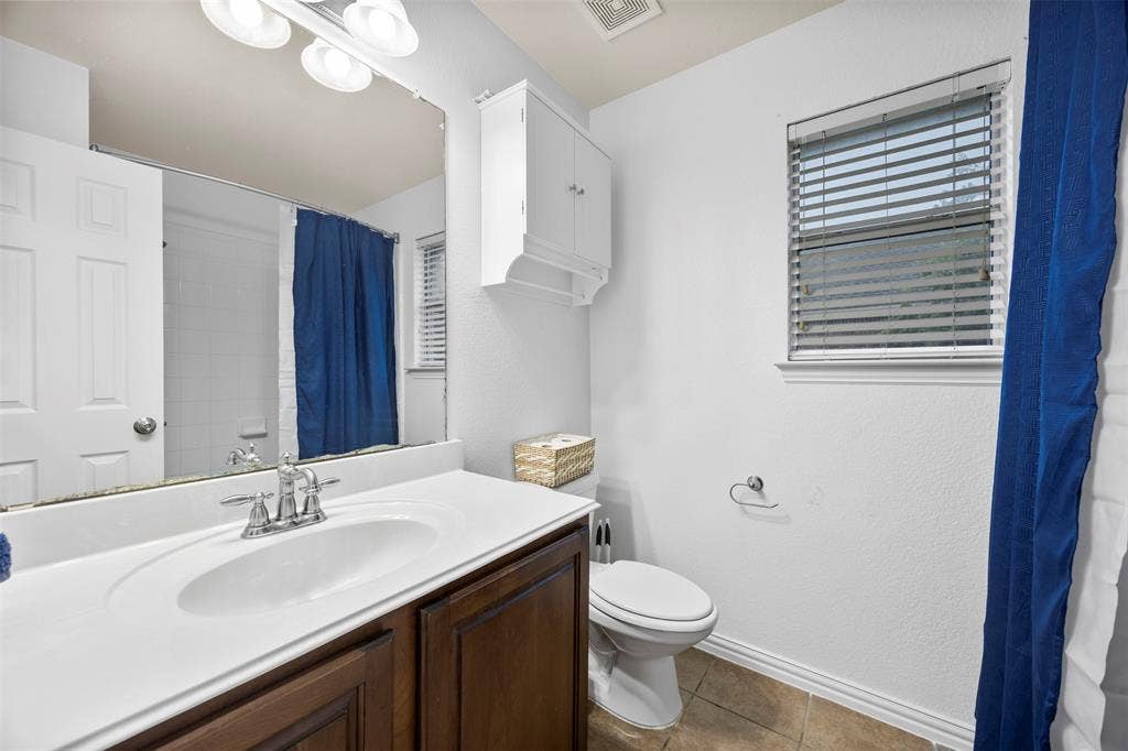 5209 Medallion Court, Midlothian, TX 76065 Secondary full bath
