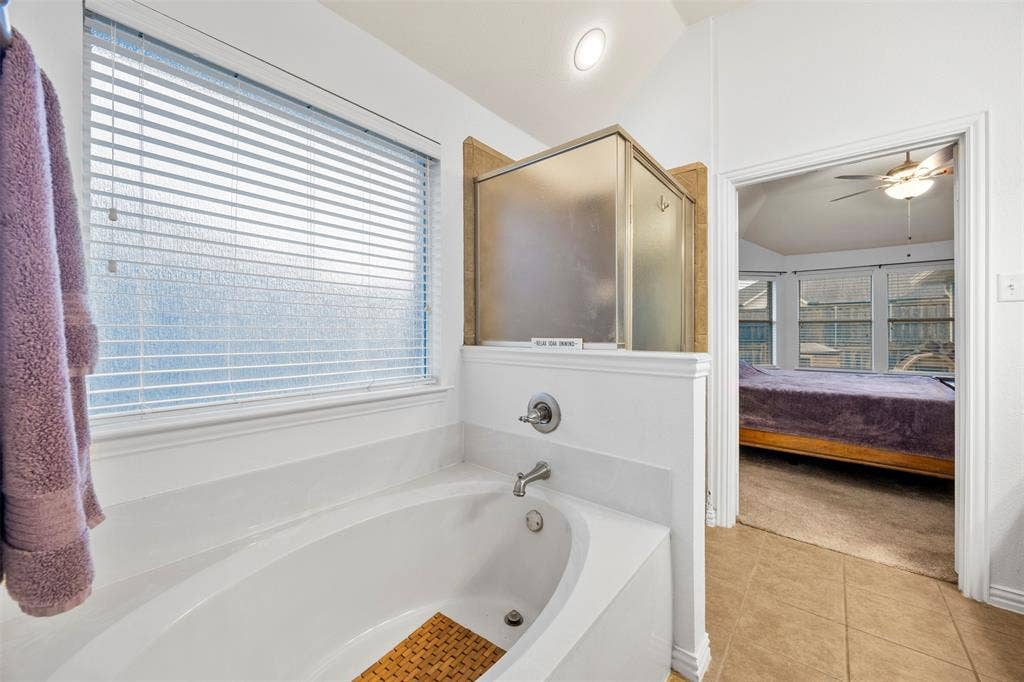 5209 Medallion Court, Midlothian, TX 76065 Primary bathroom.