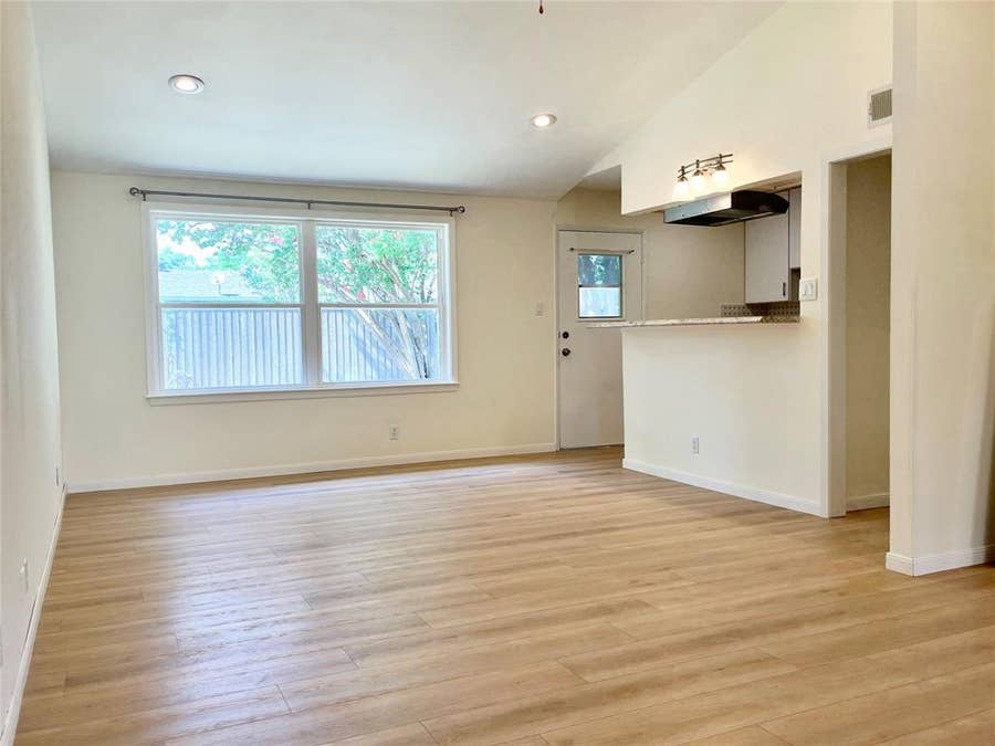 Property photo for 802 Kingswood Avenue, Richardson, TX