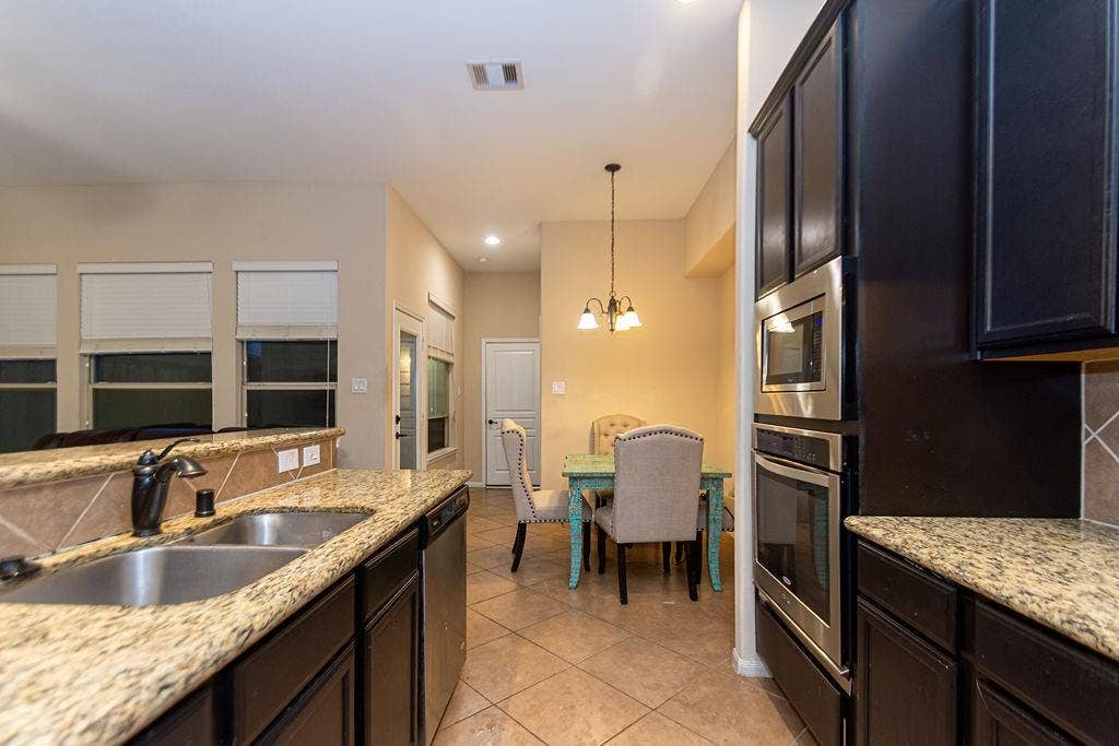 9158 Sunlight Oak Lane, Houston, TX 77070 9158 Sunlight Oak Lane, Houston, TX 77070