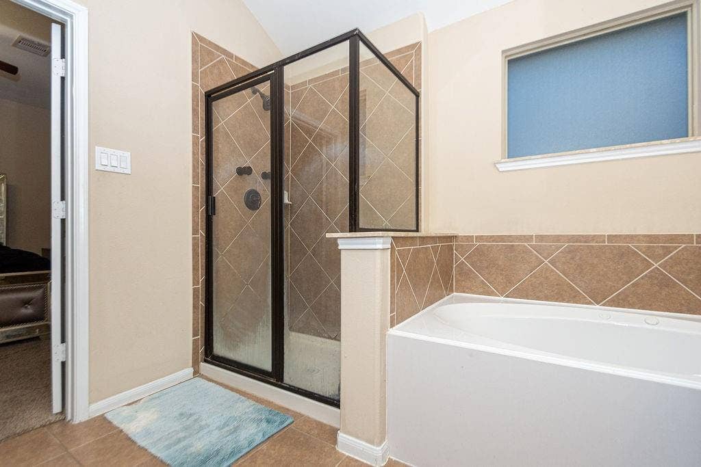 9158 Sunlight Oak Lane, Houston, TX 77070 9158 Sunlight Oak Lane, Houston, TX 77070