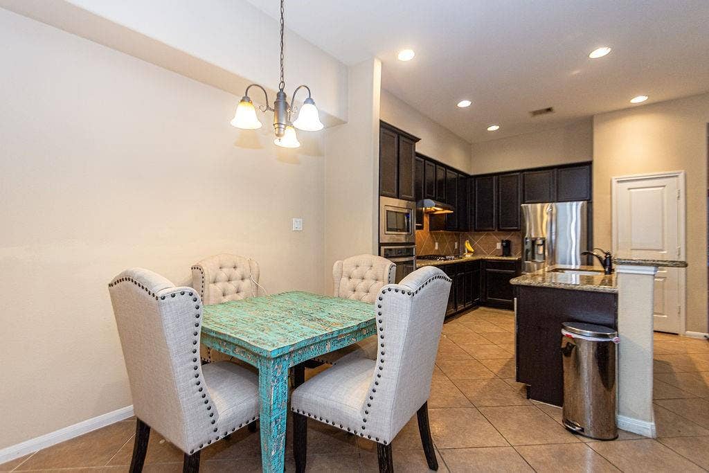 9158 Sunlight Oak Lane, Houston, TX 77070 9158 Sunlight Oak Lane, Houston, TX 77070