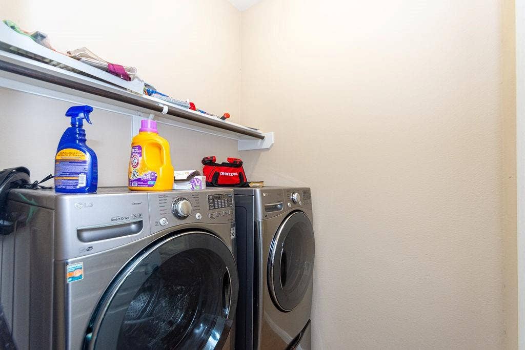9158 Sunlight Oak Lane, Houston, TX 77070 9158 Sunlight Oak Lane, Houston, TX 77070