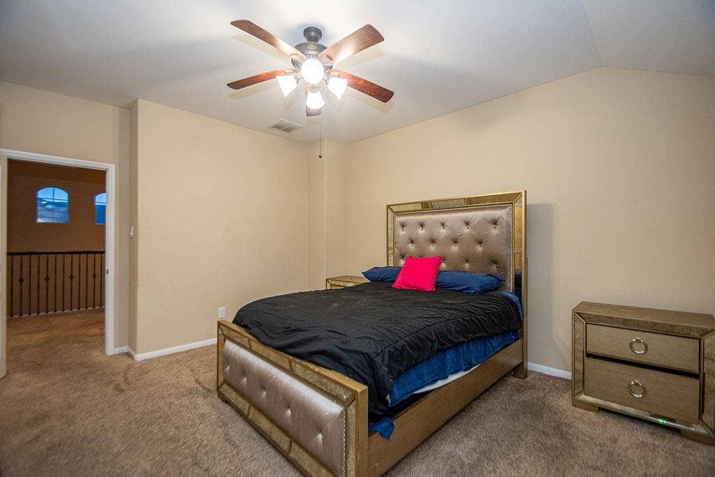 9158 Sunlight Oak Lane, Houston, TX 77070 9158 Sunlight Oak Lane, Houston, TX 77070