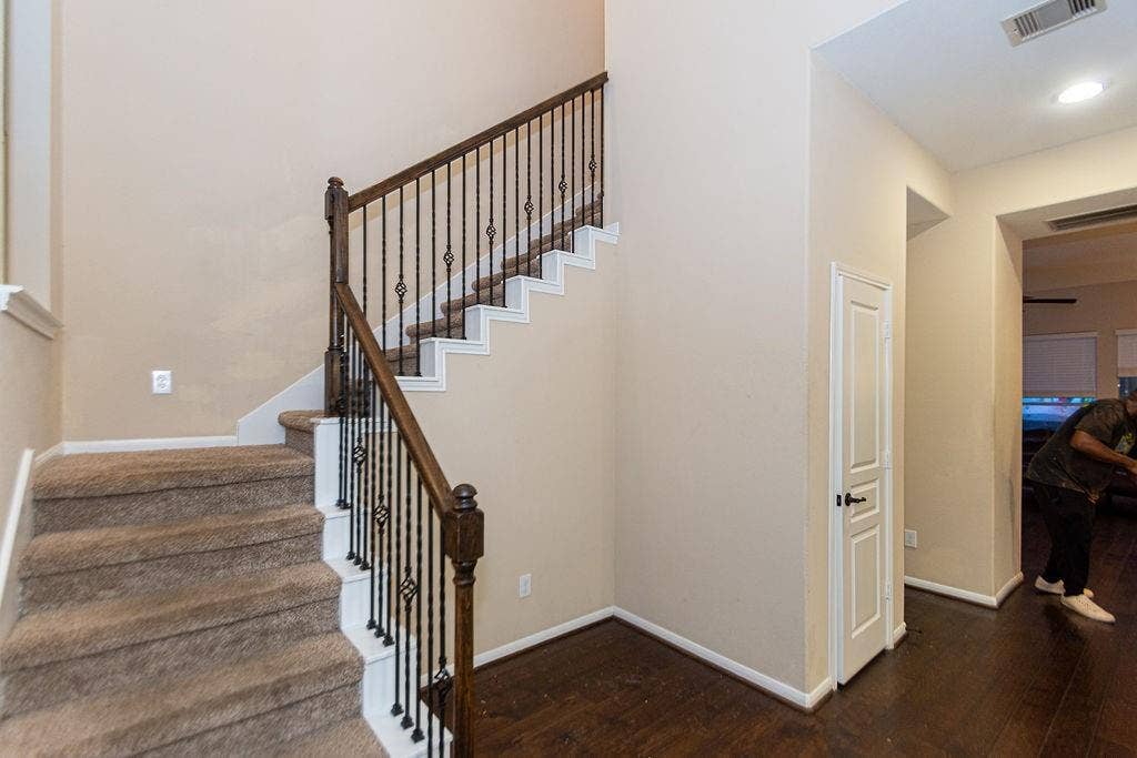 9158 Sunlight Oak Lane, Houston, TX 77070 9158 Sunlight Oak Lane, Houston, TX 77070