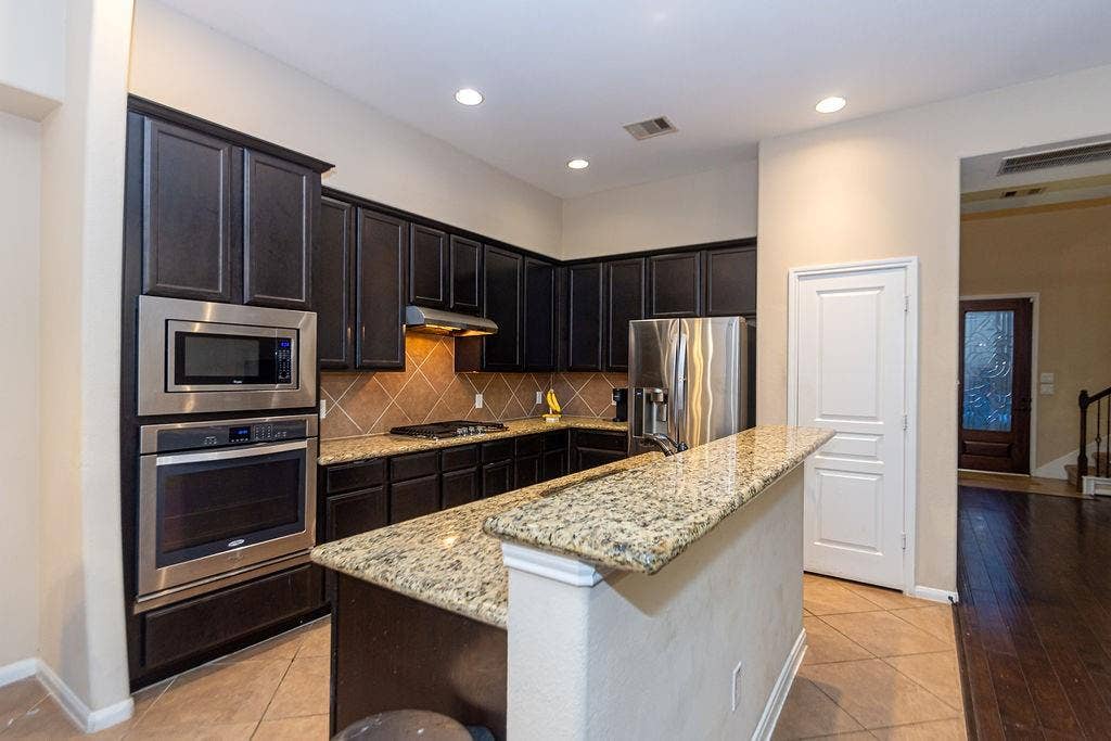 9158 Sunlight Oak Lane, Houston, TX 77070 9158 Sunlight Oak Lane, Houston, TX 77070
