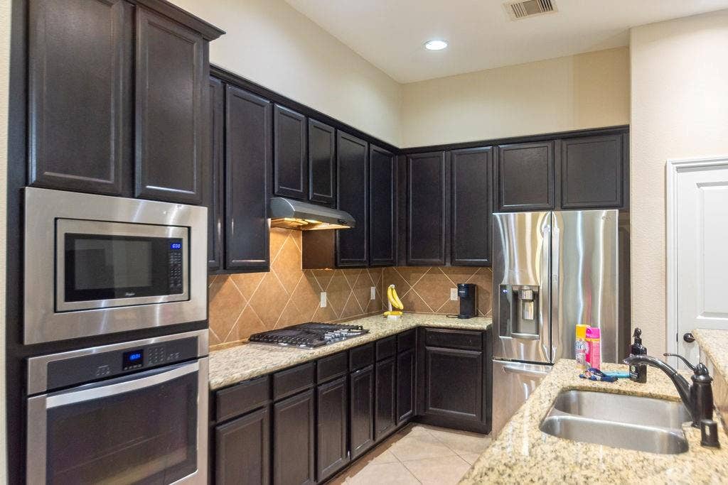 9158 Sunlight Oak Lane, Houston, TX 77070 9158 Sunlight Oak Lane, Houston, TX 77070