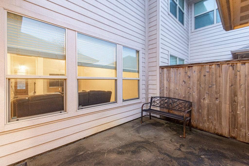 9158 Sunlight Oak Lane, Houston, TX 77070 9158 Sunlight Oak Lane, Houston, TX 77070