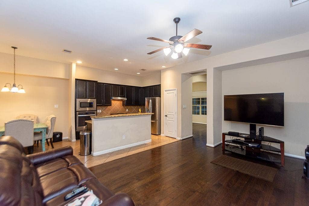 9158 Sunlight Oak Lane, Houston, TX 77070 9158 Sunlight Oak Lane, Houston, TX 77070