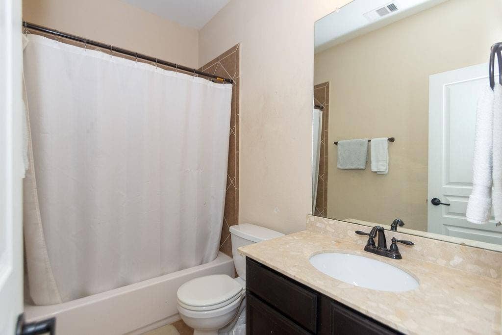 9158 Sunlight Oak Lane, Houston, TX 77070 9158 Sunlight Oak Lane, Houston, TX 77070