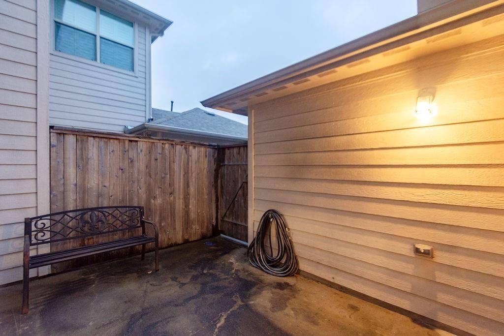 9158 Sunlight Oak Lane, Houston, TX 77070 9158 Sunlight Oak Lane, Houston, TX 77070