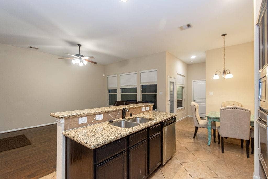 9158 Sunlight Oak Lane, Houston, TX 77070 9158 Sunlight Oak Lane, Houston, TX 77070