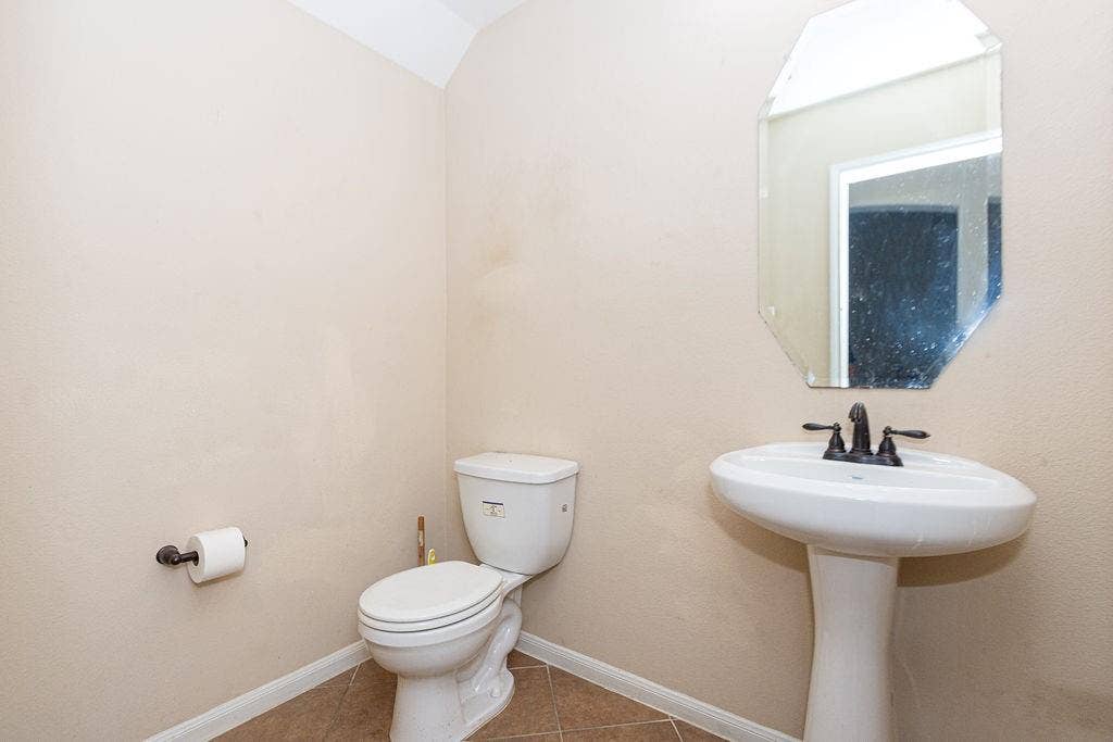 9158 Sunlight Oak Lane, Houston, TX 77070 9158 Sunlight Oak Lane, Houston, TX 77070