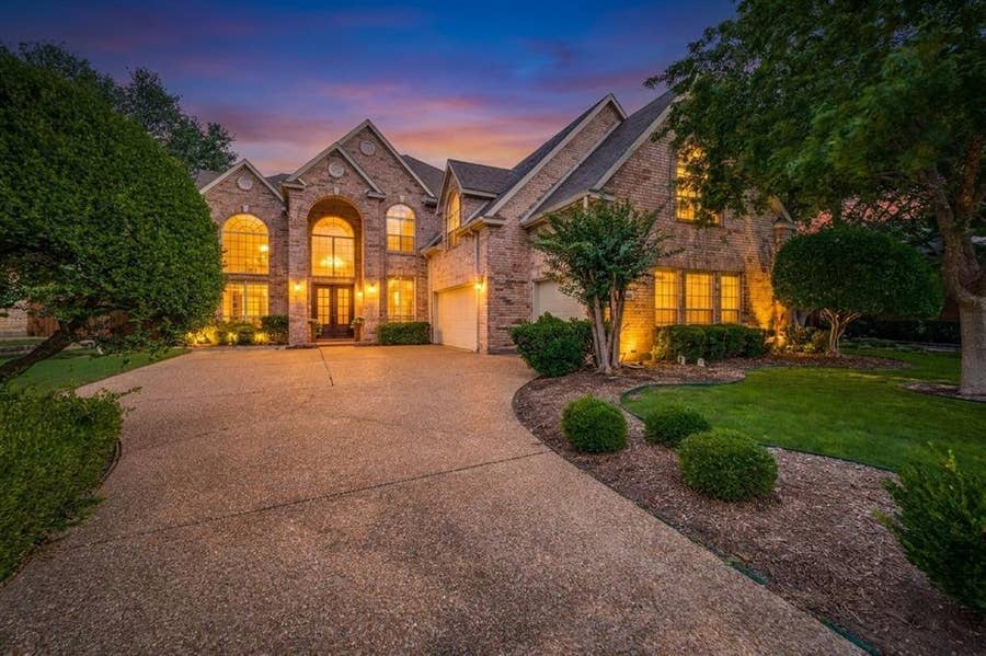 Property photo for 820 Parkwood Court, McKinney, TX