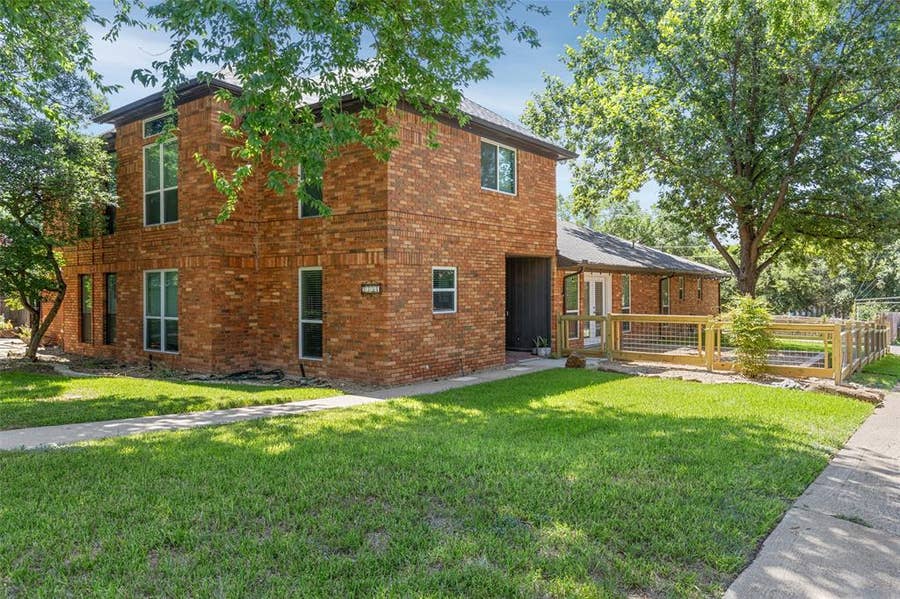 Property photo for 9351 Highedge Circle, Dallas, TX