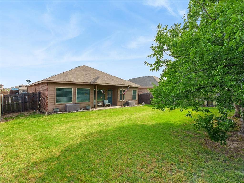 5135 Crystal Lake Avenue, Krum, TX 76249 5135 Crystal Lake Avenue, Krum, TX 76249