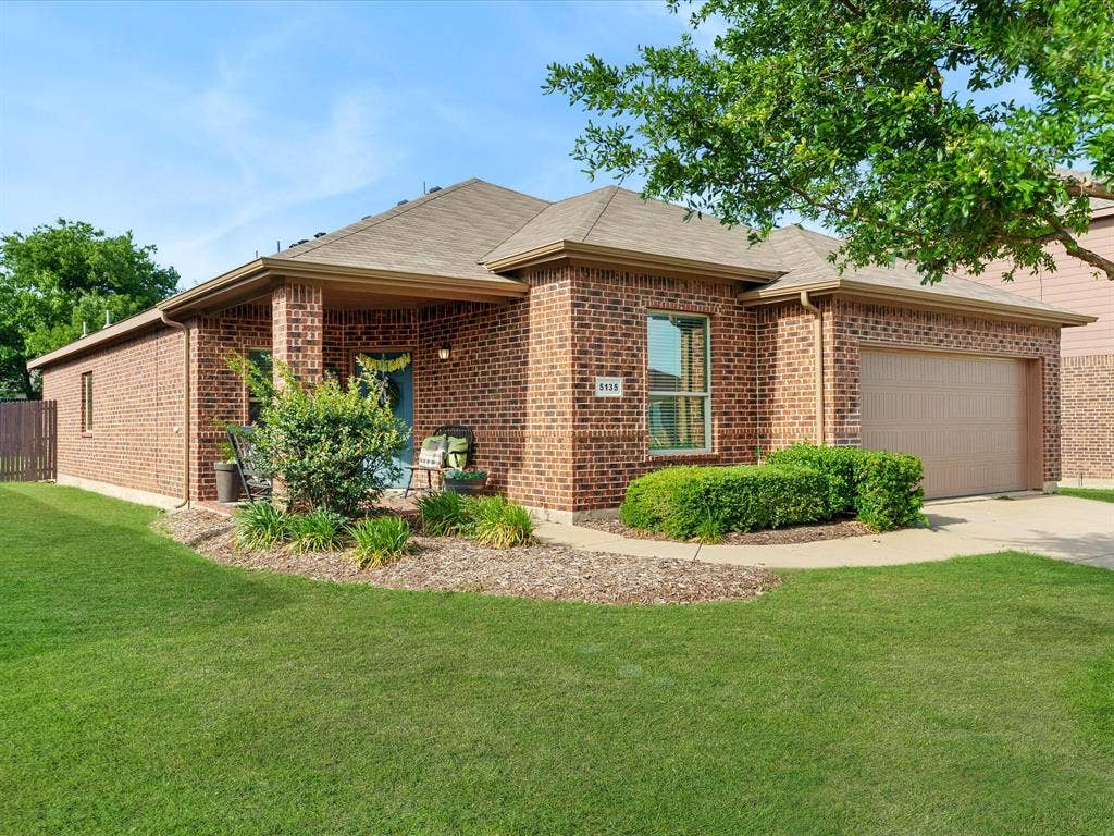 5135 Crystal Lake Avenue, Krum, TX 76249 5135 Crystal Lake Avenue, Krum, TX 76249