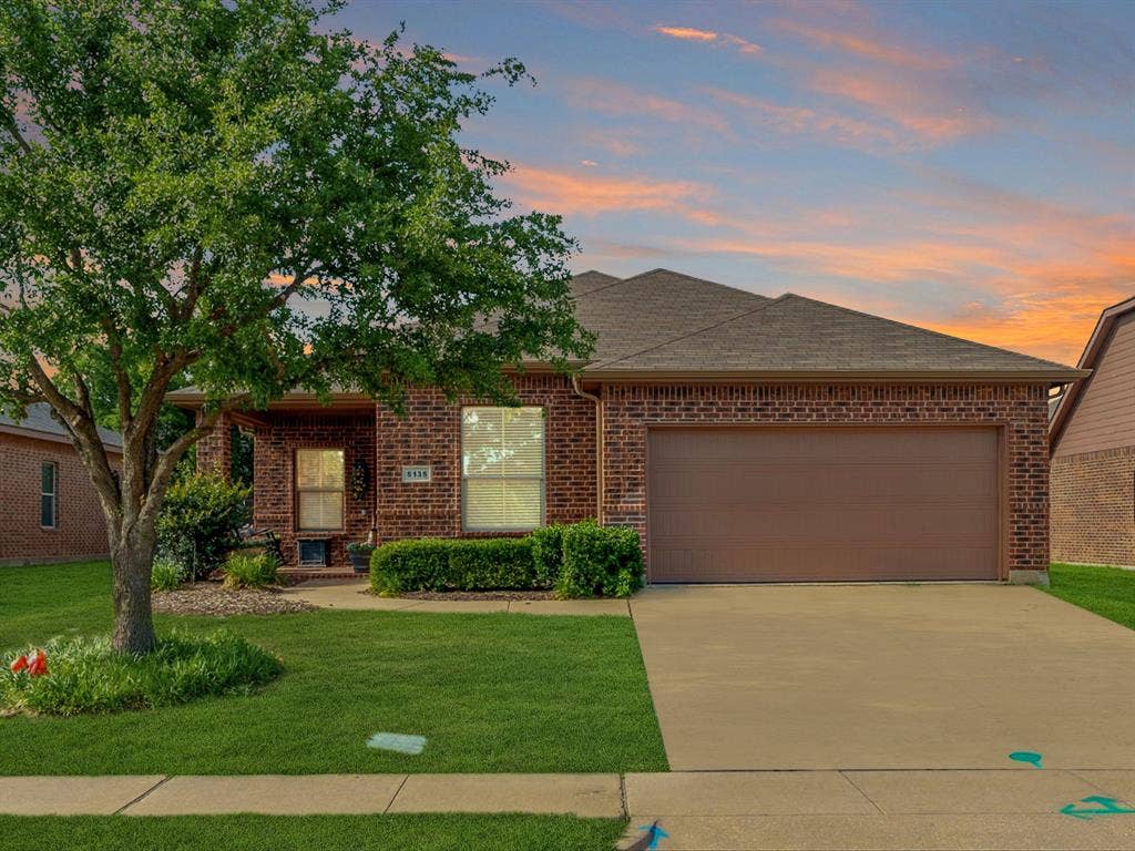 5135 Crystal Lake Avenue, Krum, TX 76249 5135 Crystal Lake Avenue, Krum, TX 76249