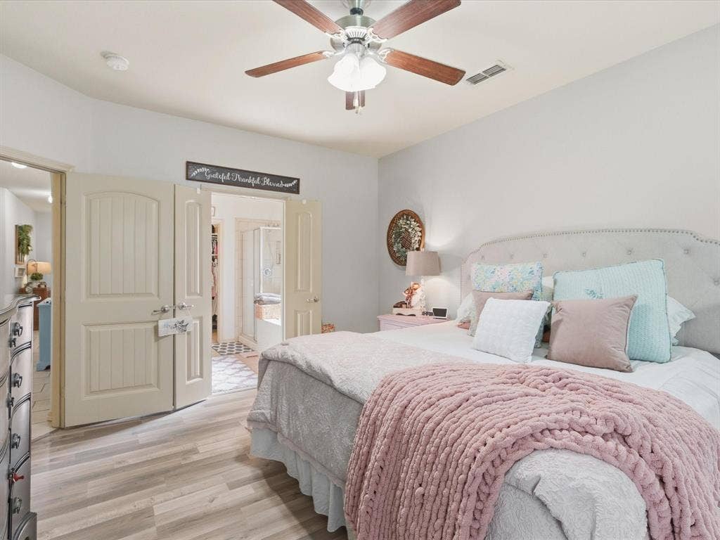 5135 Crystal Lake Avenue, Krum, TX 76249 5135 Crystal Lake Avenue, Krum, TX 76249