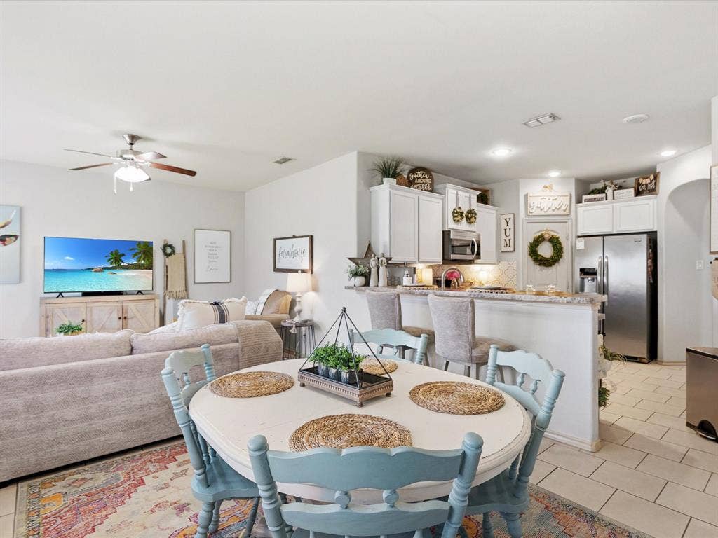 5135 Crystal Lake Avenue, Krum, TX 76249 5135 Crystal Lake Avenue, Krum, TX 76249